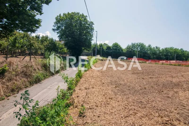 Terreno edificabile di 640 mq in vendita ad Aiello del Sabato 