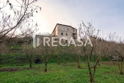 Fabbricato plurifamiliare con terreno