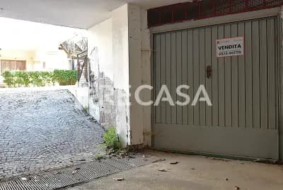 Appartamento con box e locale commerciale