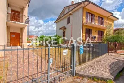 Appartamento ristrutturato con corte 