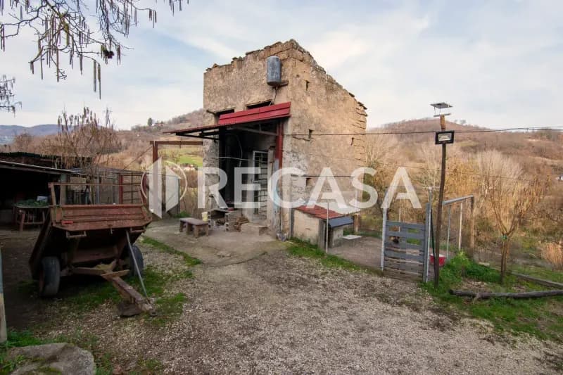 Fabbricato plurifamiliare con terreno