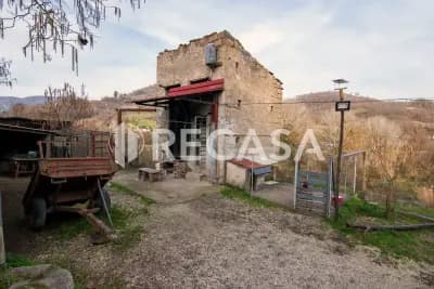 Fabbricato plurifamiliare con terreno