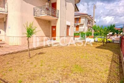 Appartamento ristrutturato con corte 