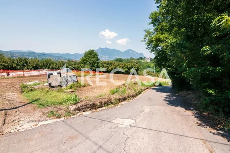 Terreno edificabile di 640 mq in vendita ad Aiello del Sabato 