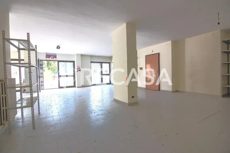 Vendita locale deposito con corte esclusiva Atripalda
