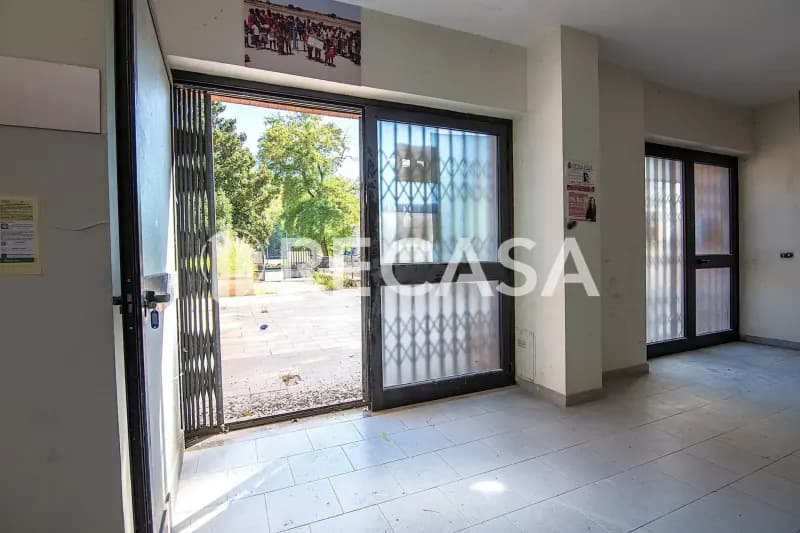 Vendita locale deposito con corte esclusiva Atripalda