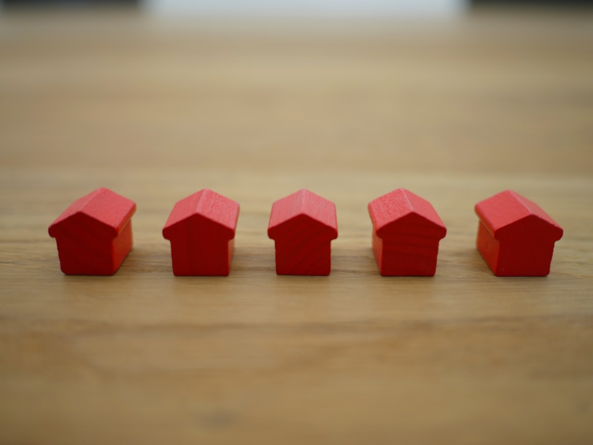 Comunione o Separazione dei Beni: Cosa Cambia Quando Si Compra Casa in Coppia