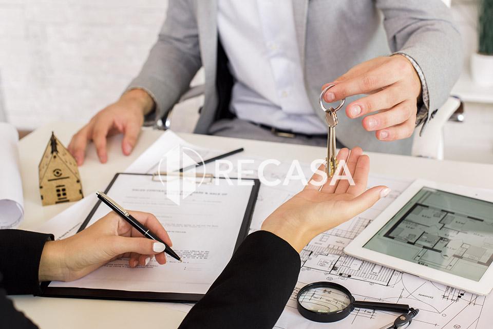 Perché scegliere un agente immobiliare per vendere e acquistare una casa?